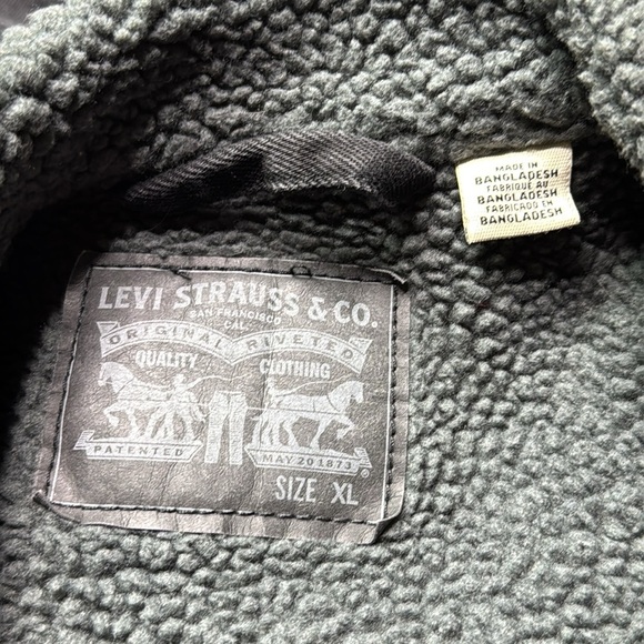 Levi's Black Sherpa Lined Trucker Denim Jacket Size XL - Picture 7 of 11